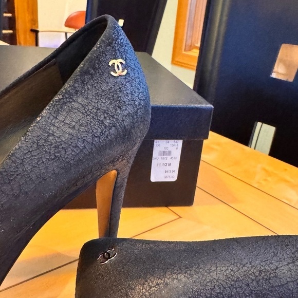 CHANEL CC interlocking black suede leather textured pumps heels sz 41.5 w box - Picture 8 of 16